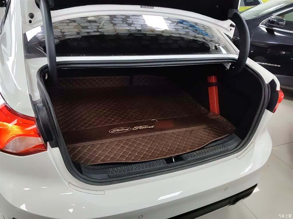Ford Focus, 2021 19