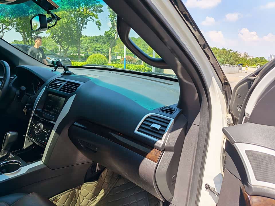 Ford Explorer Ford Explorer