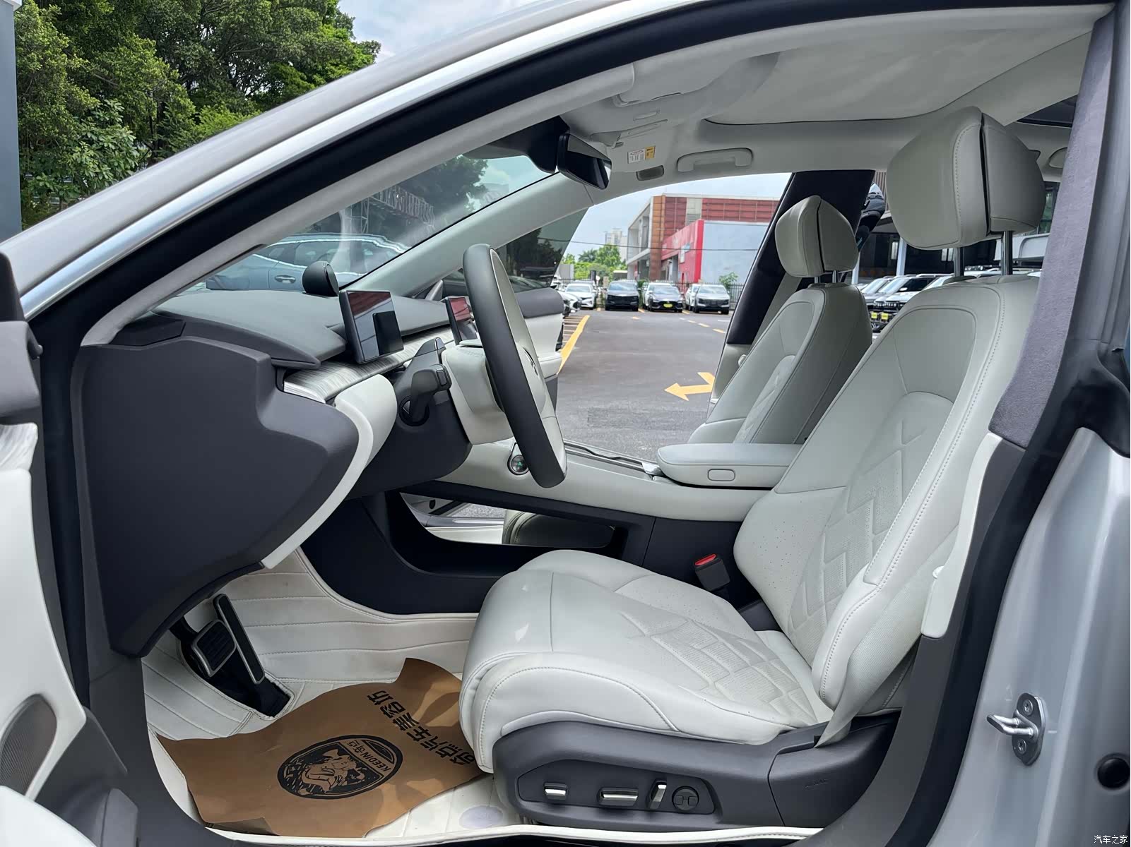 NIO ET7, 2023 10