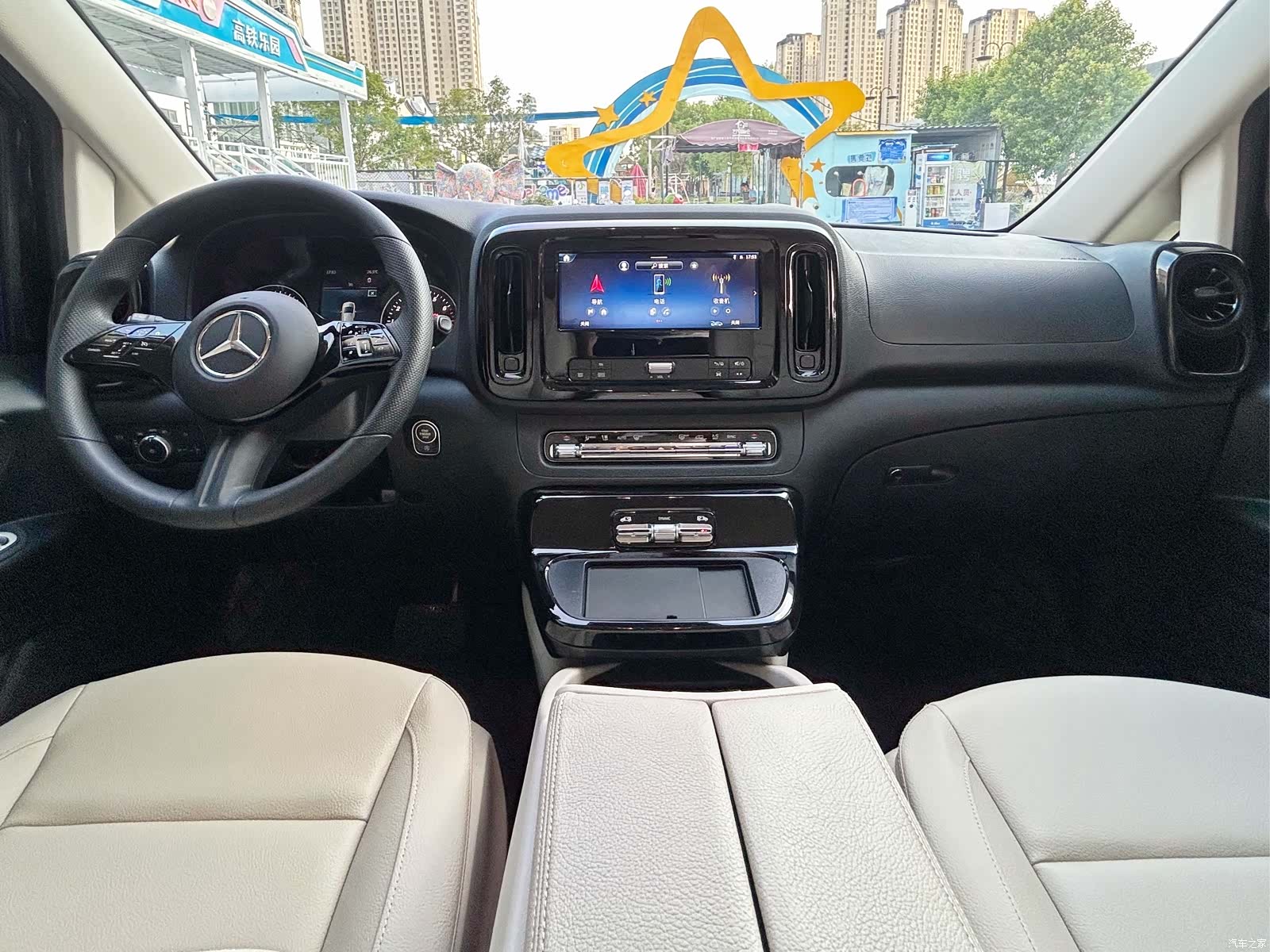 Mercedes-Benz 7, 2025 6