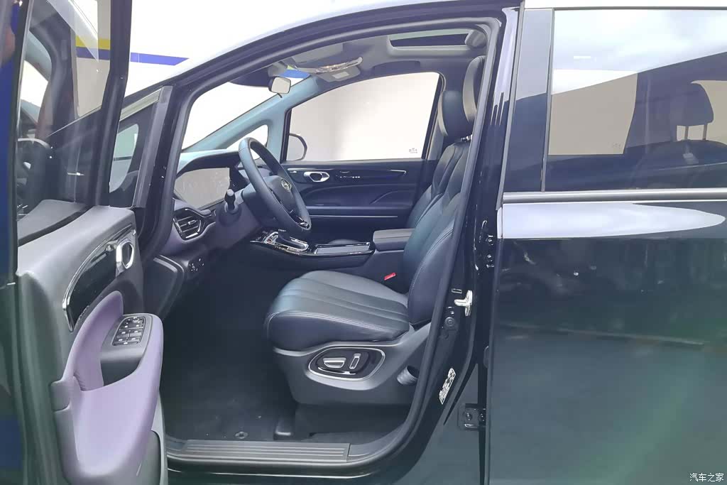 Trumpchi M6, 2025 9