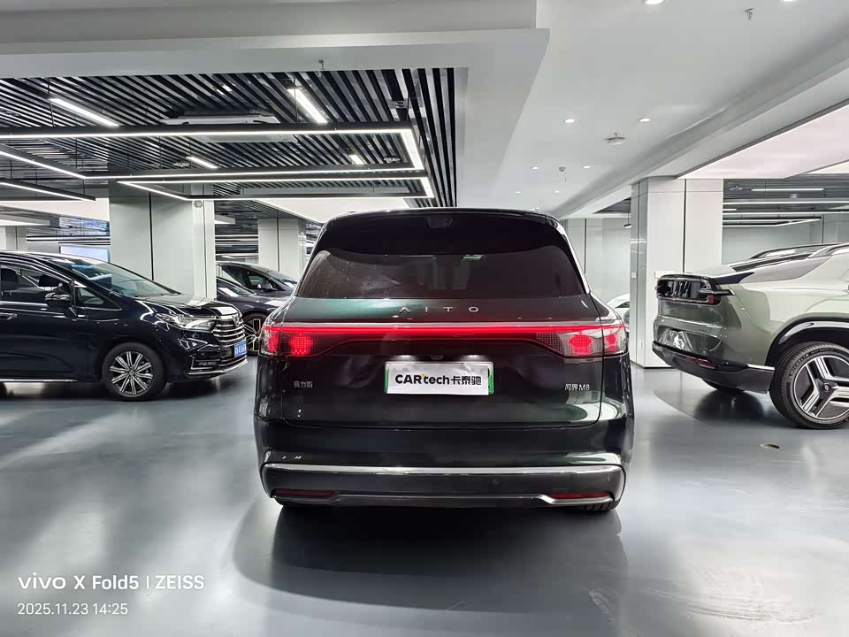 AITO Ask the world M8