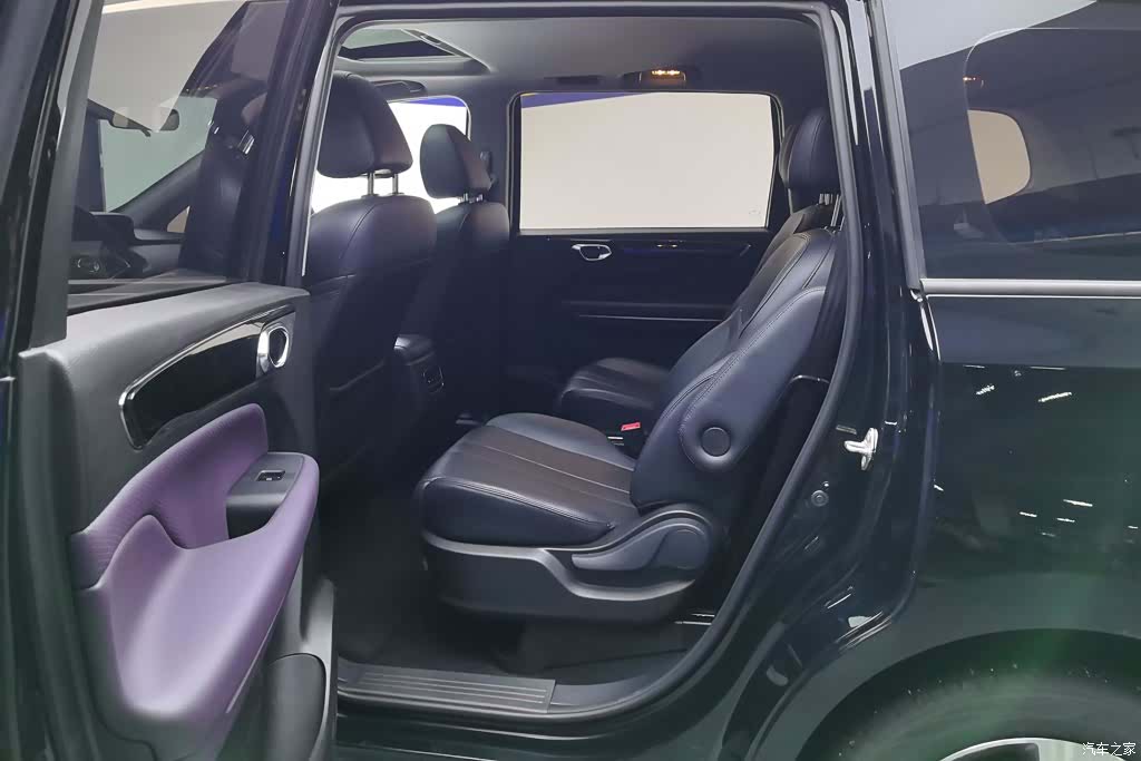 Trumpchi M6, 2025 11