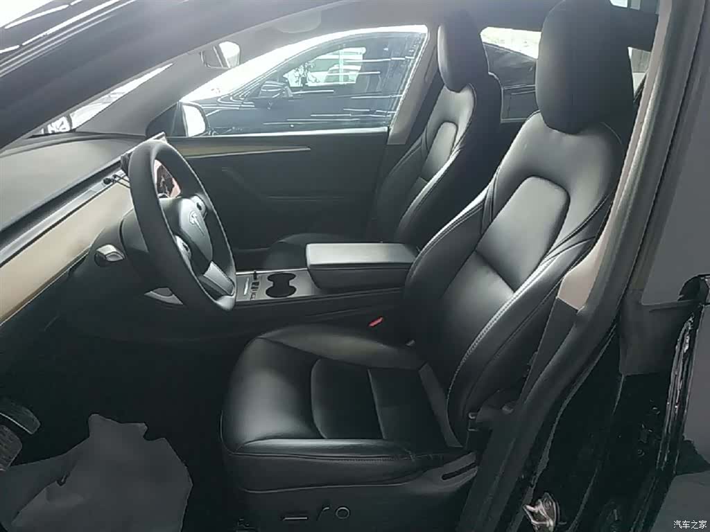 Tesla Model Y, 2023 15