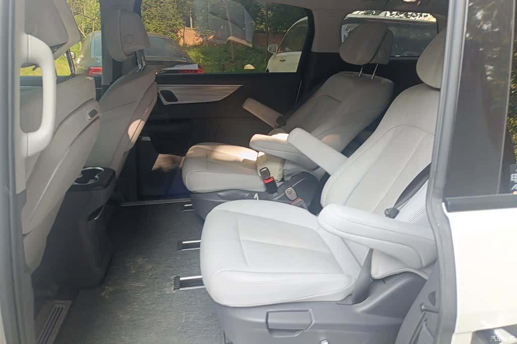 Buick GL8, 2024 11