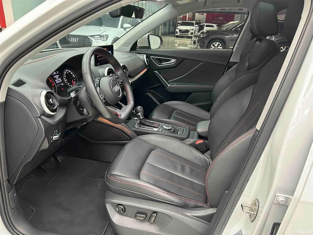 Audi Q2L, 2022 11