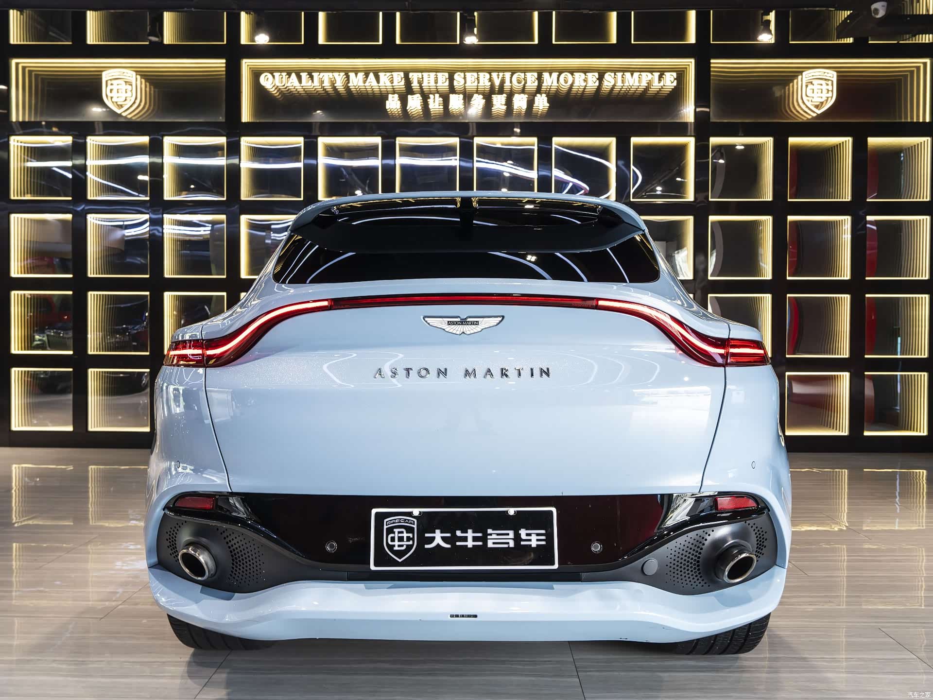 Aston Martin DBX, 2022 все фото