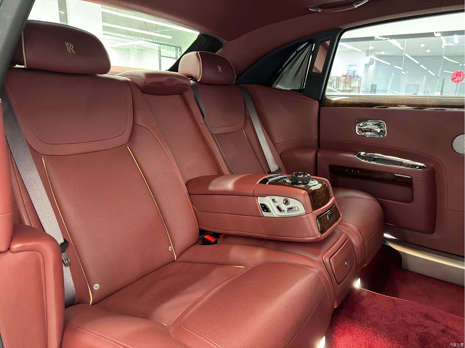 Rolls-Royce Ghost, 2015 9