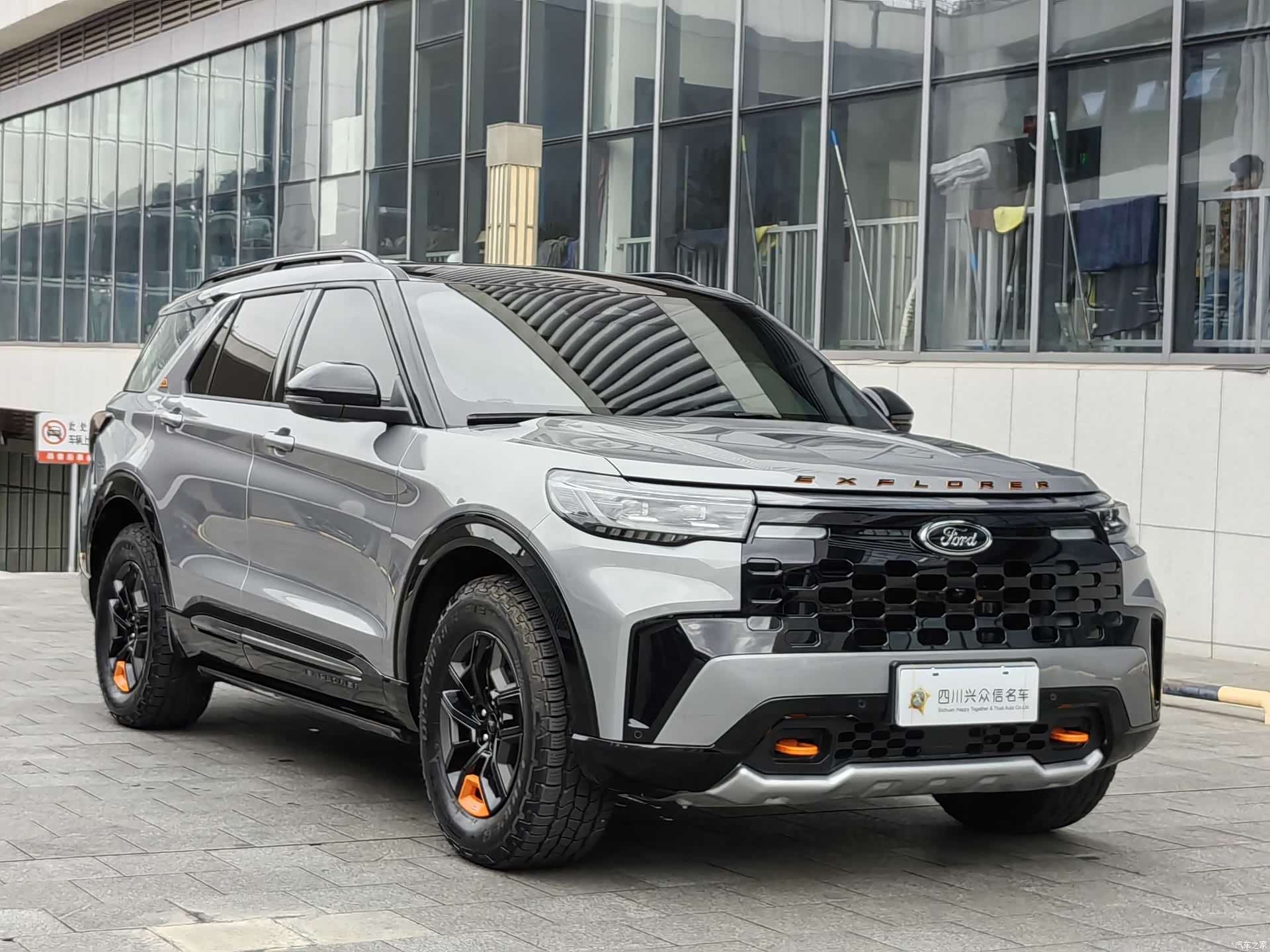 Ford Explorer, 2025 4