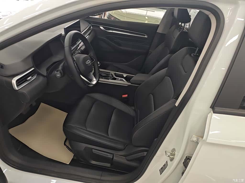 Geely Emgrand, 2025 15