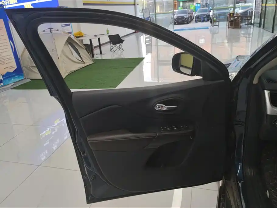 Jeep Free light