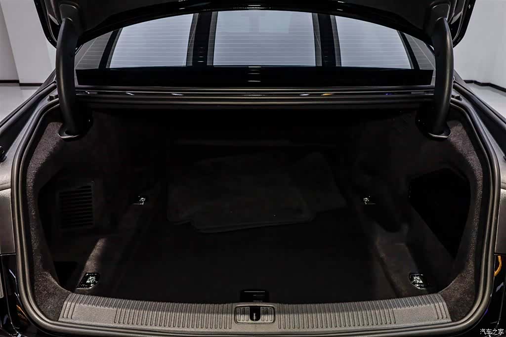Audi A8L, 2024 6