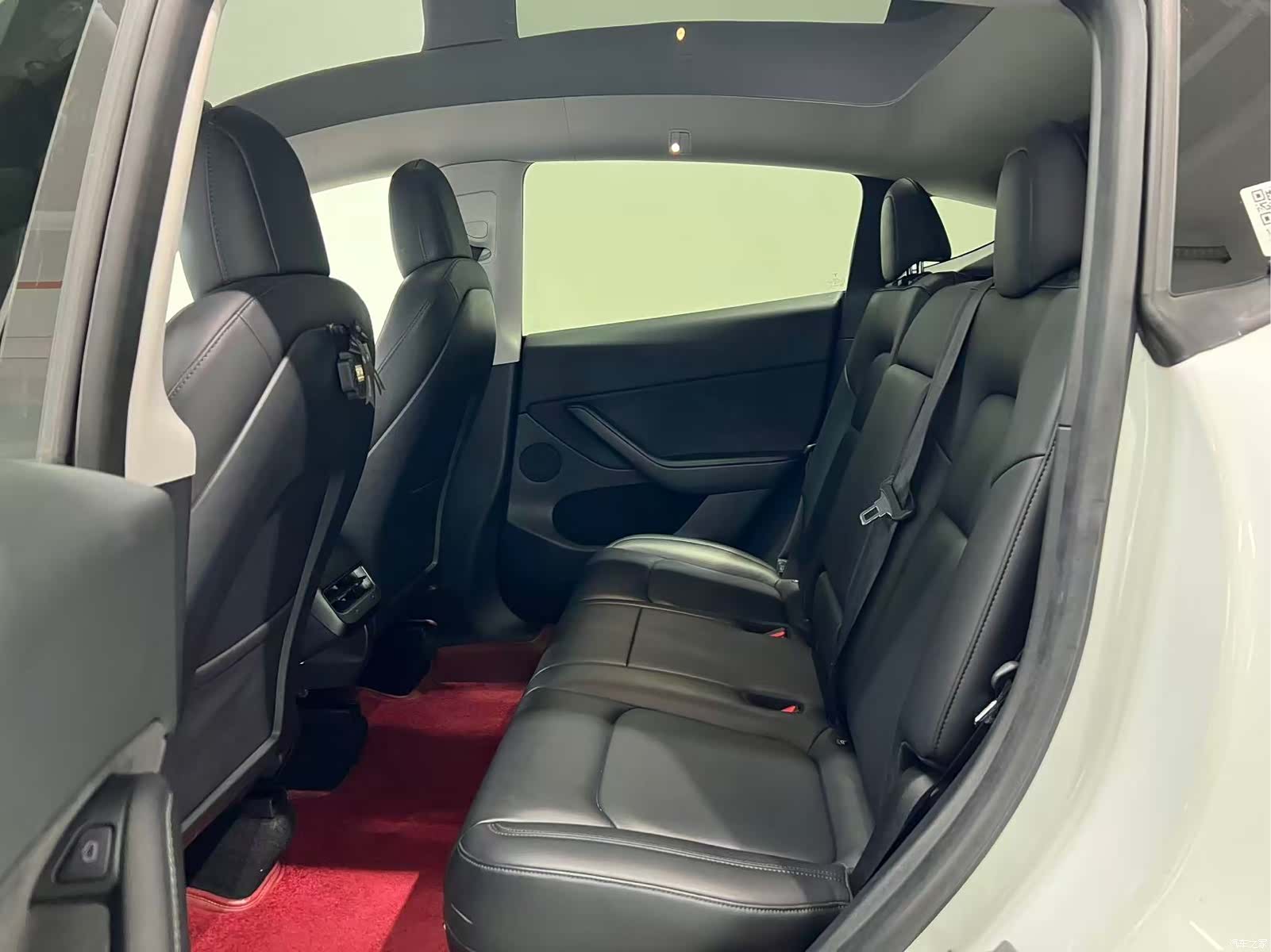 Tesla Model Y, 2021 все фото