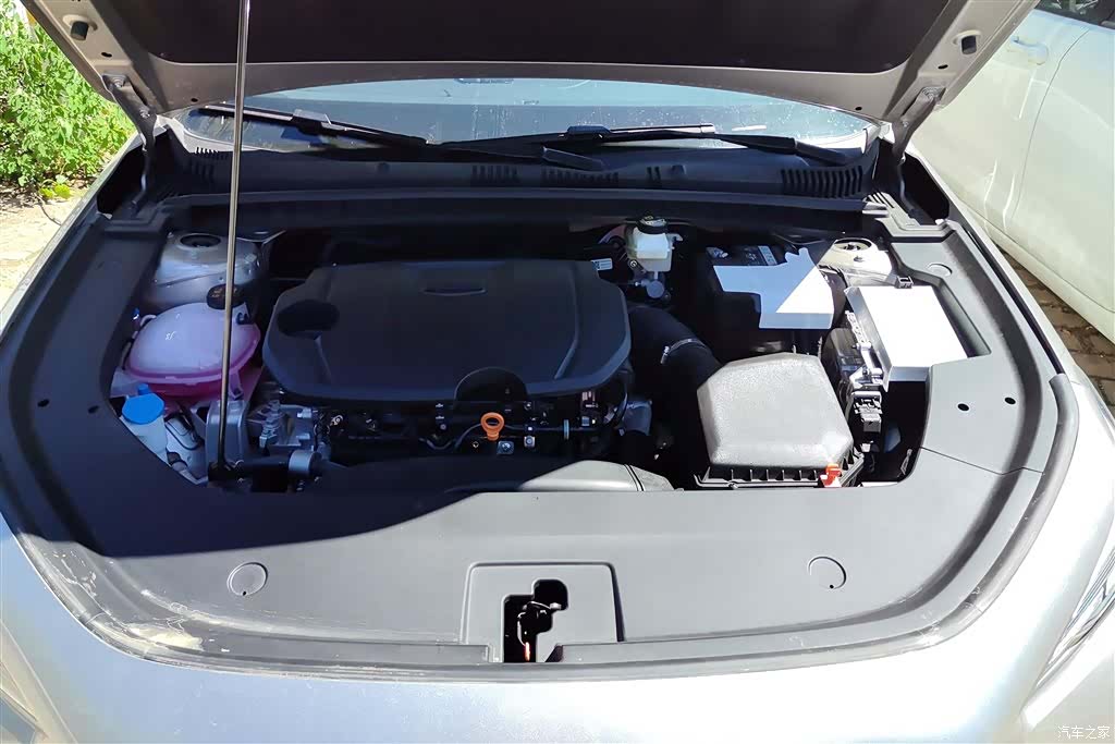 Geely Emgrand, 2026 10