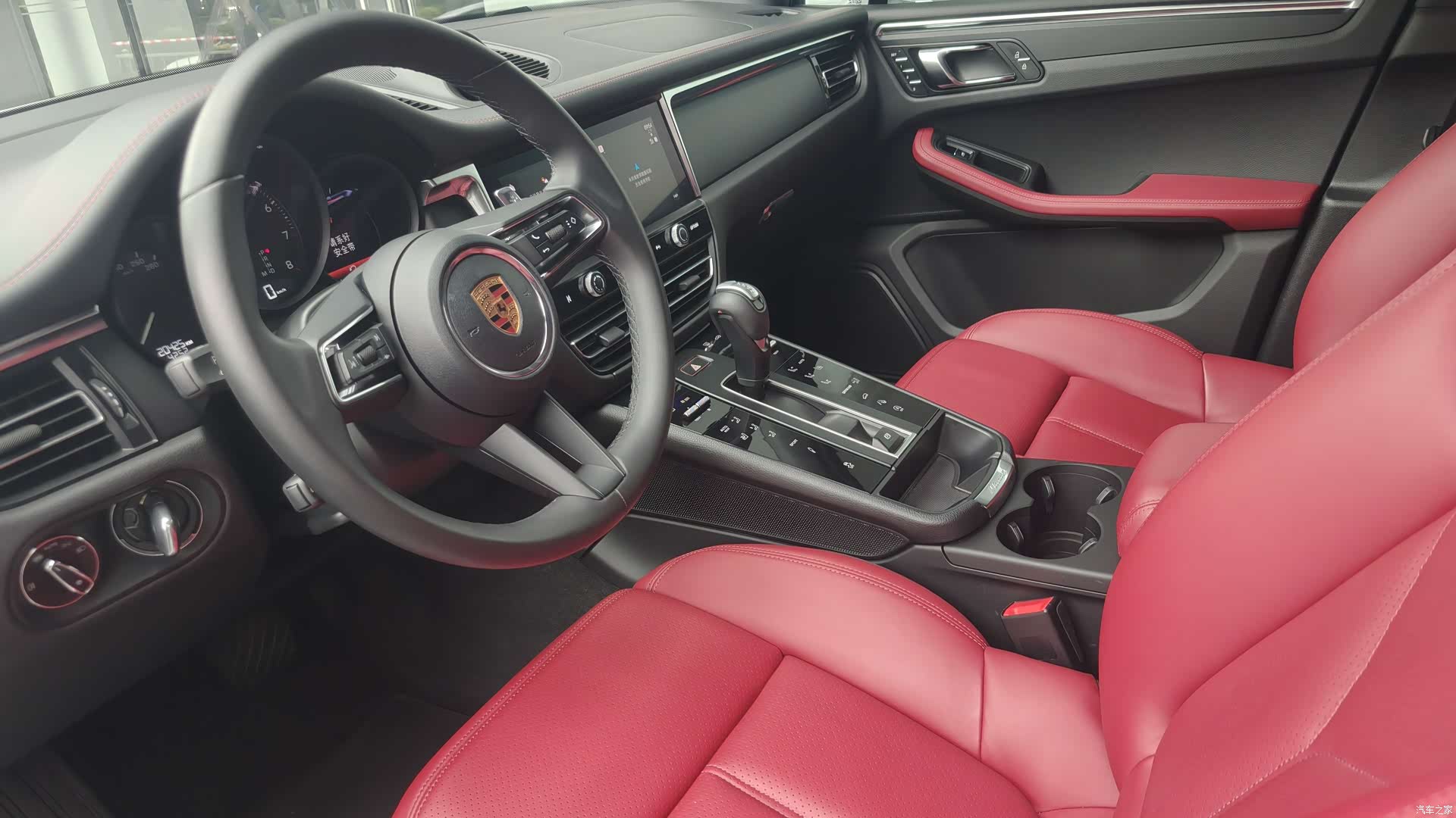 Porsche Macan, 2024 6