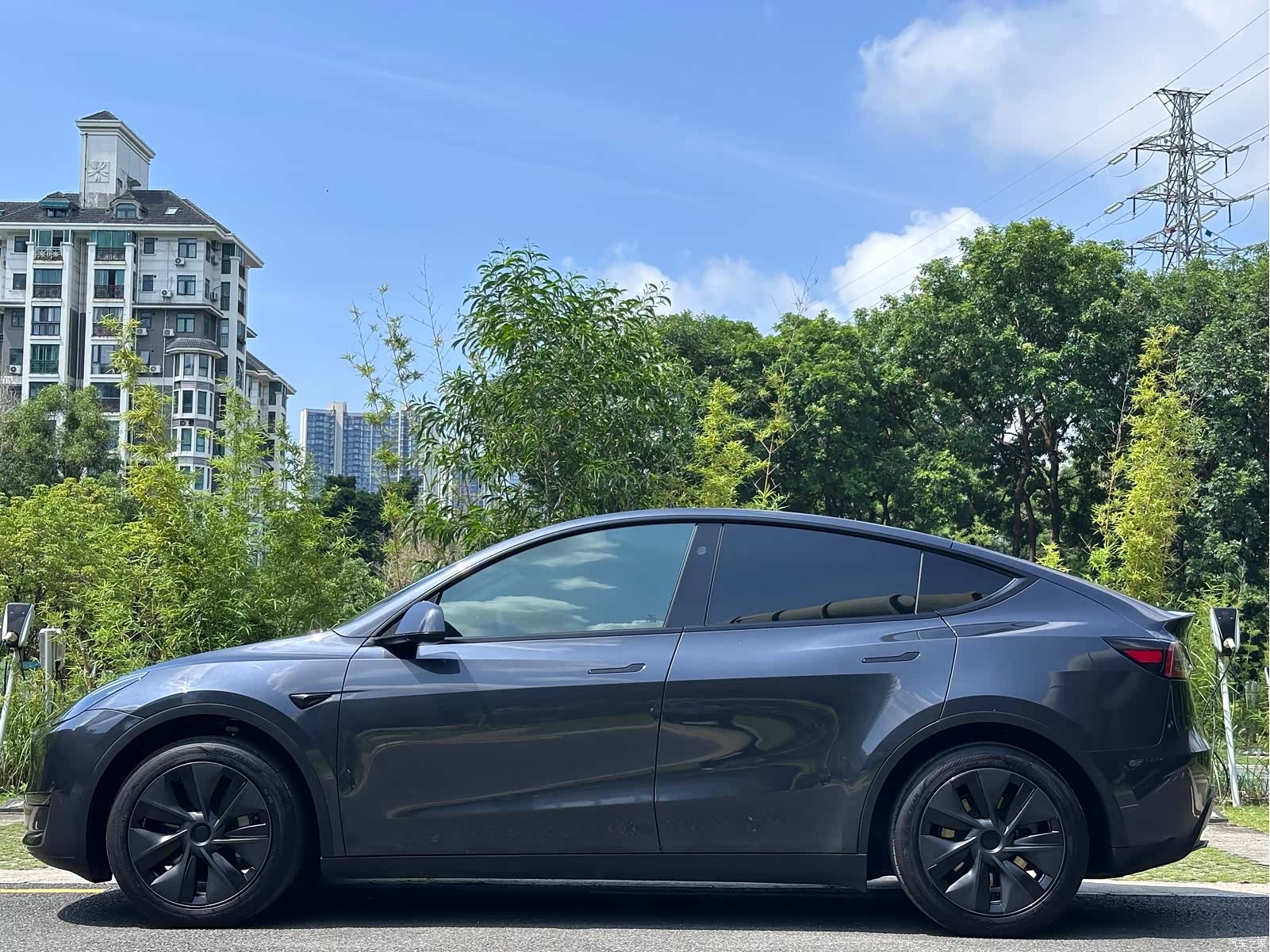 Tesla Model Y, 2024 36