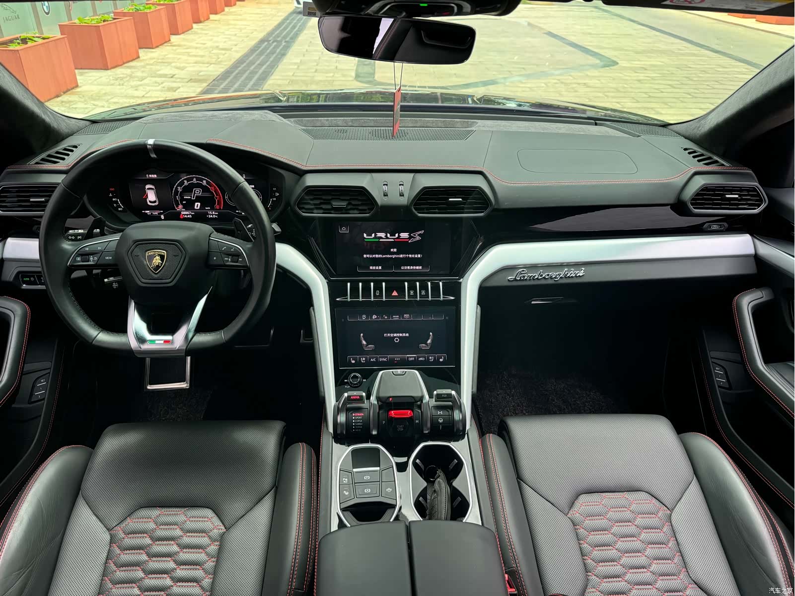 Lamborghini Urus, 2023 11