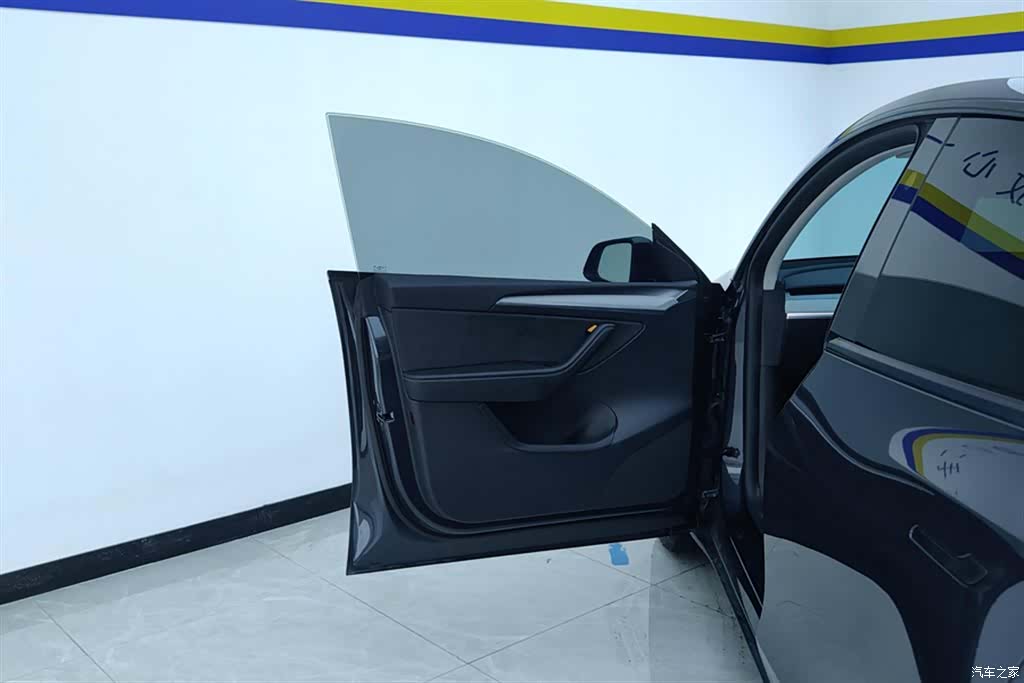 Tesla Model Y, 2024 7