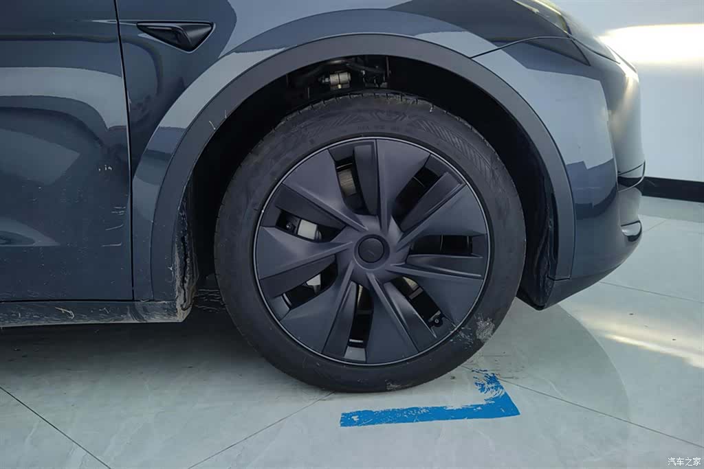 Tesla Model Y, 2024 6