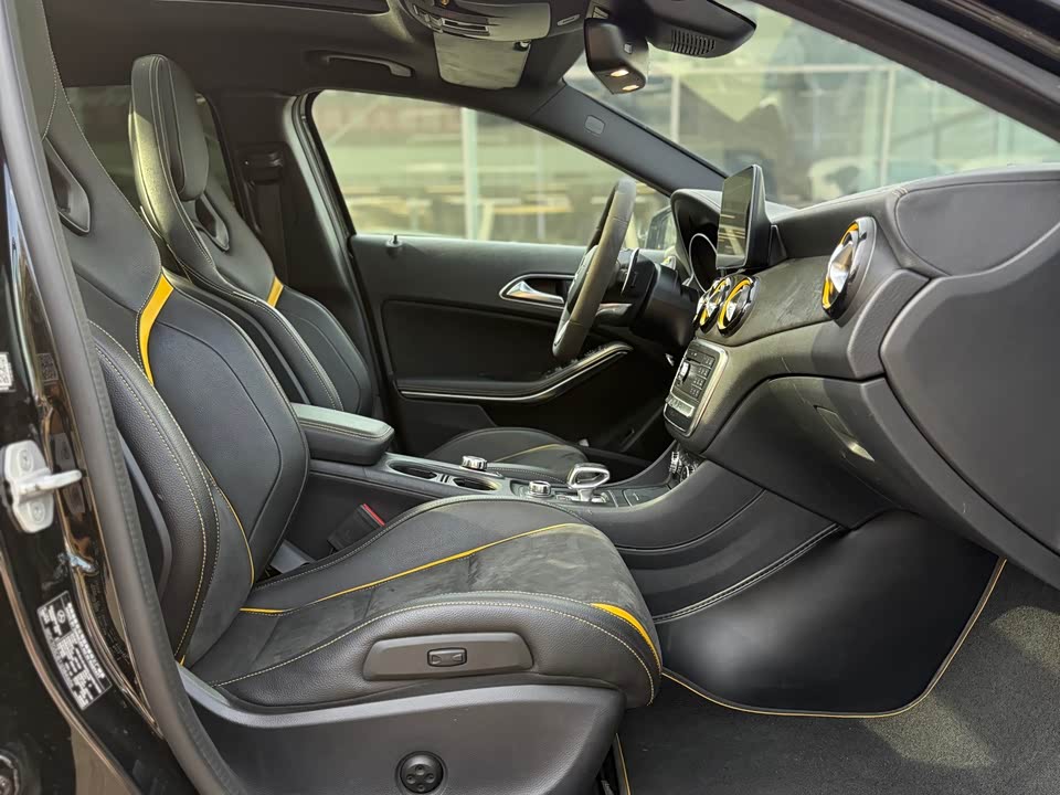 Mercedes-Benz GLA AMG Mercedes-Benz GLA AMG