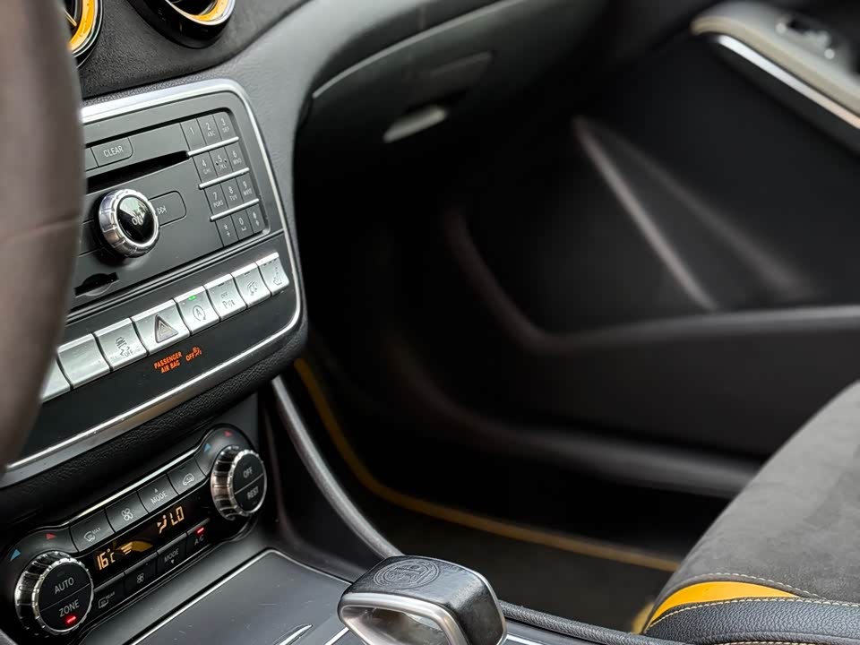 Mercedes-Benz GLA AMG Mercedes-Benz GLA AMG