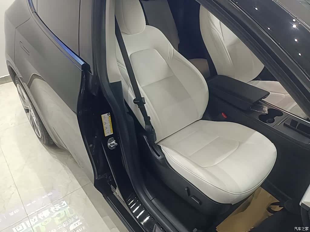 Tesla Model Y, 2022 25