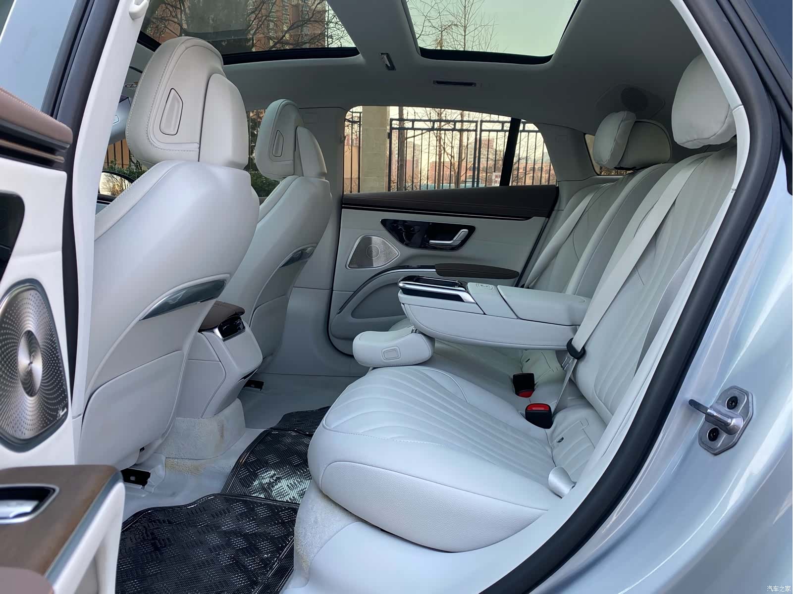 Mercedes-Benz EQS, 2024 11