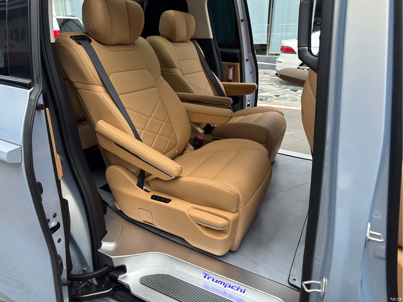 Trumpchi E8, 2024 12