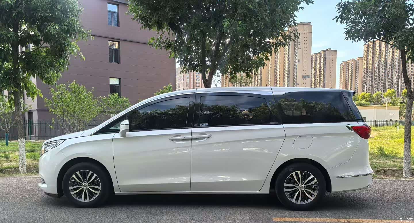 Buick GL8, 2018 7