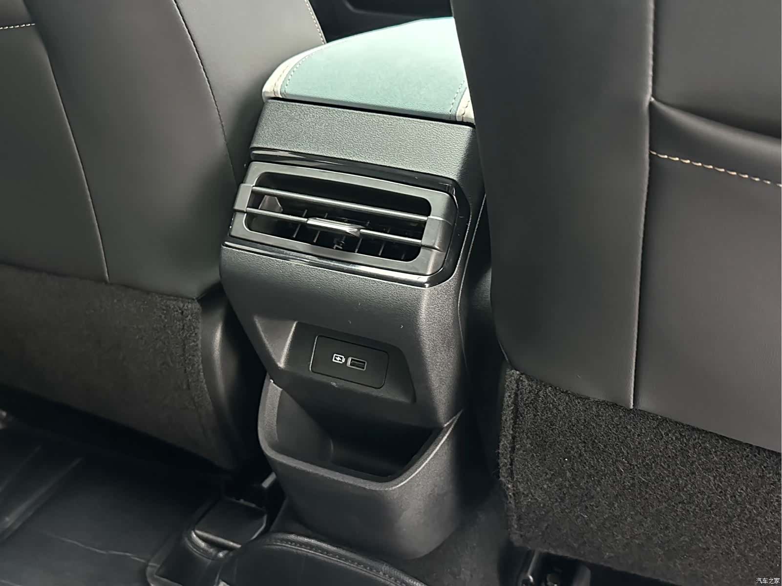 Geely Emgrand, 2022 13