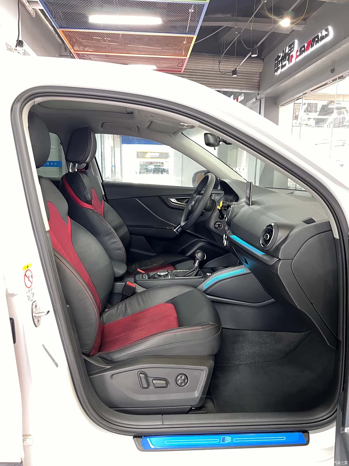 Audi Q2L, 2019 9