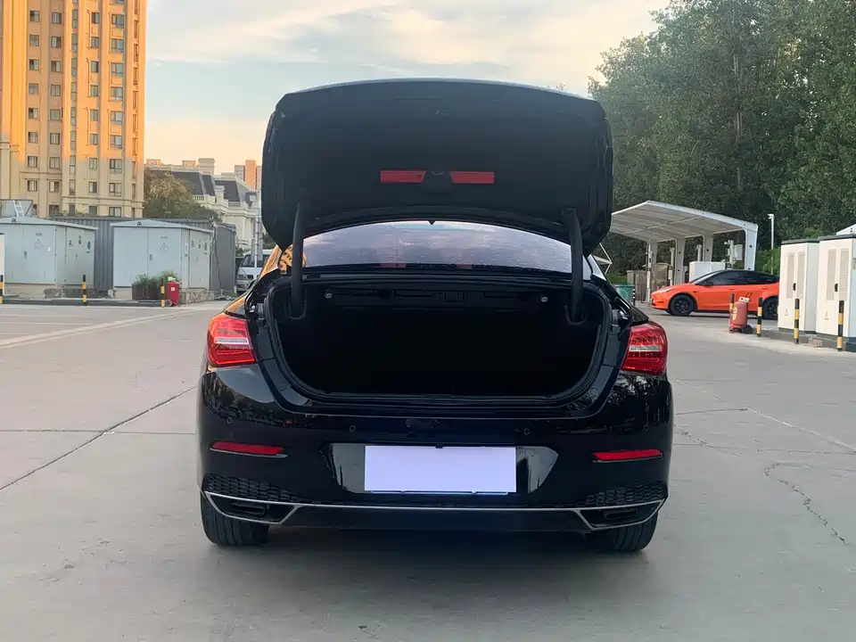Hongqi H5