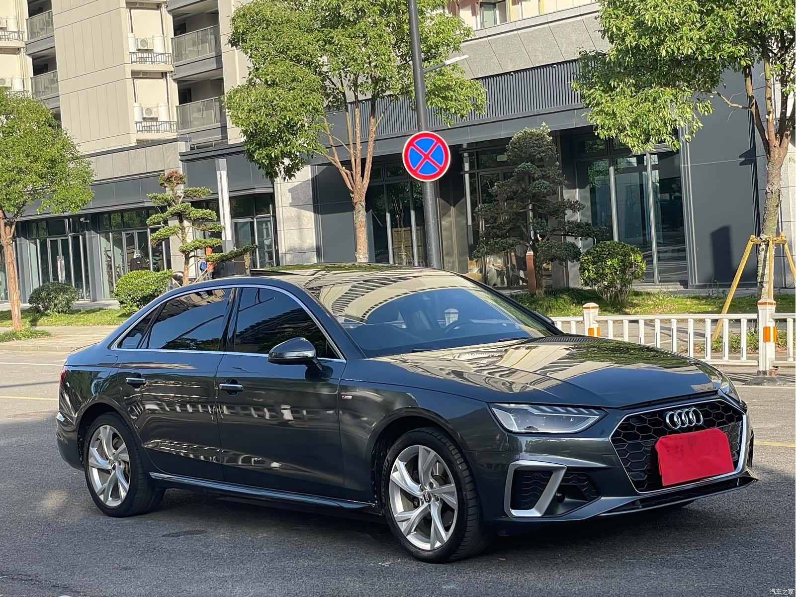 Audi A4L, 2022 все фото