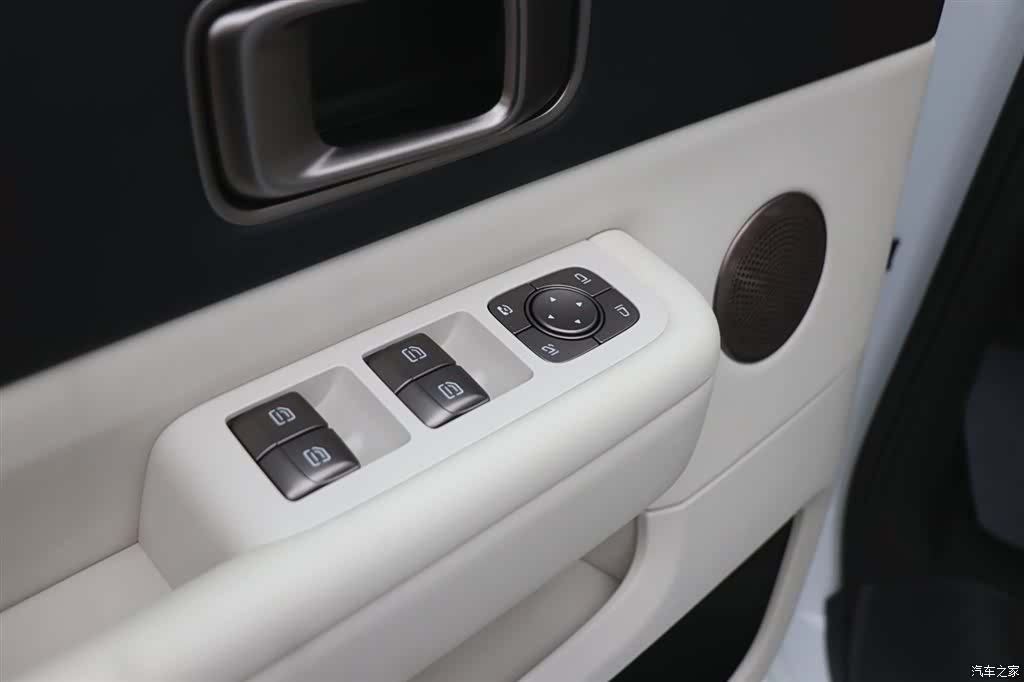Li Auto MEGA, 2025 11