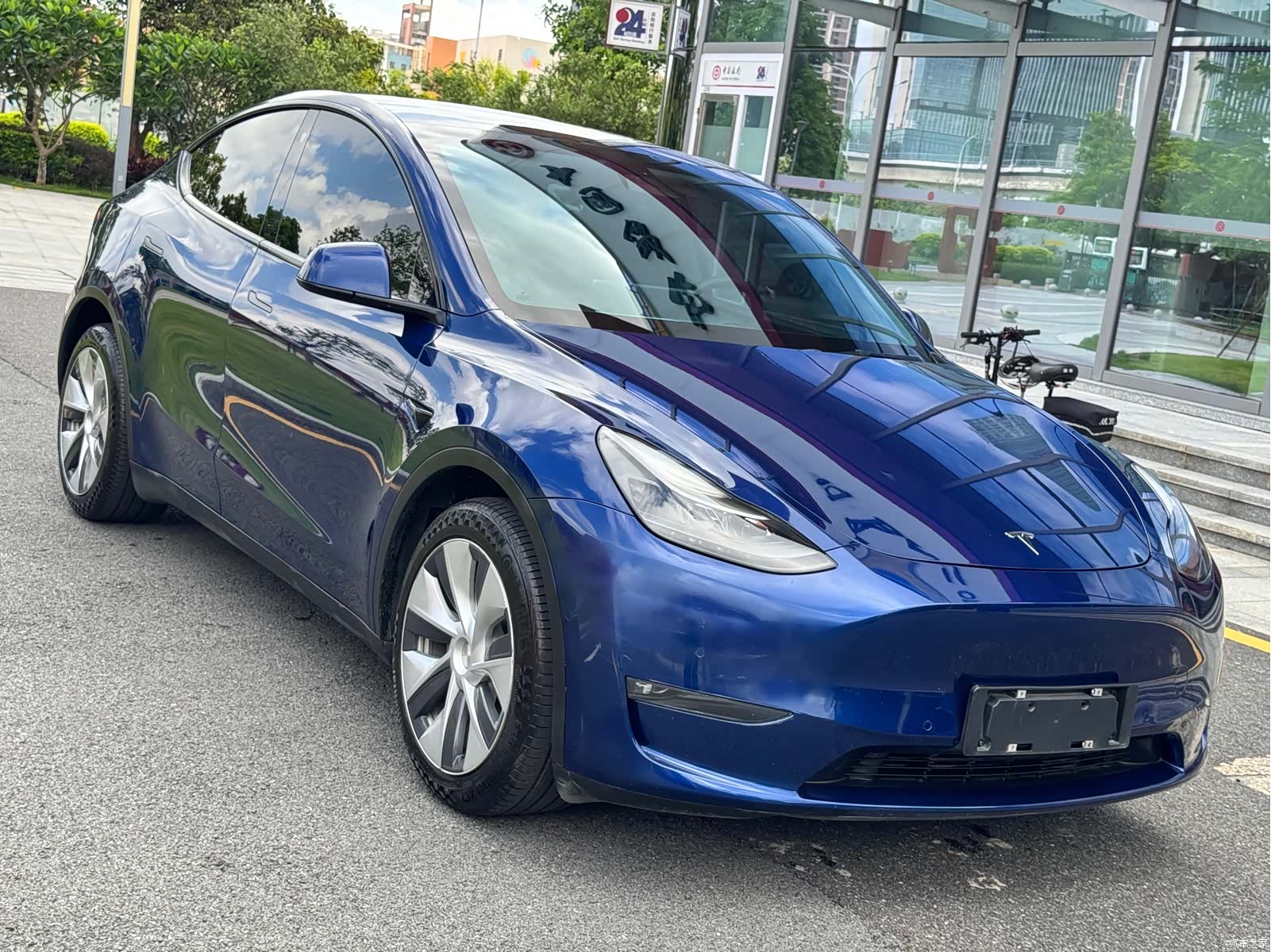Tesla Model Y, 2021 3
