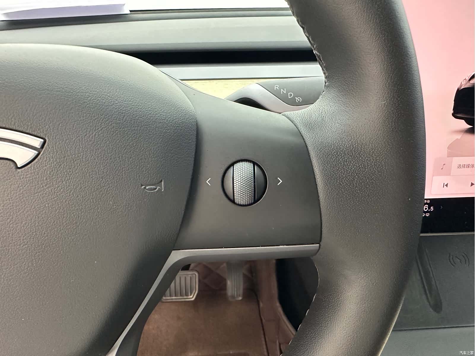 Tesla Model Y, 2023 17