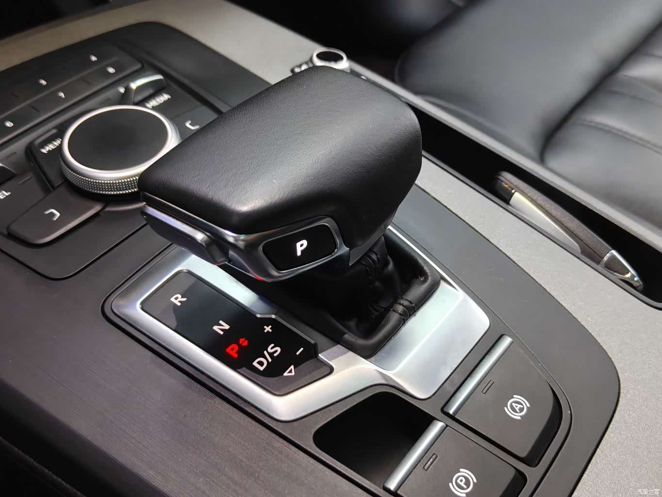 Audi Q5L, 2019 11