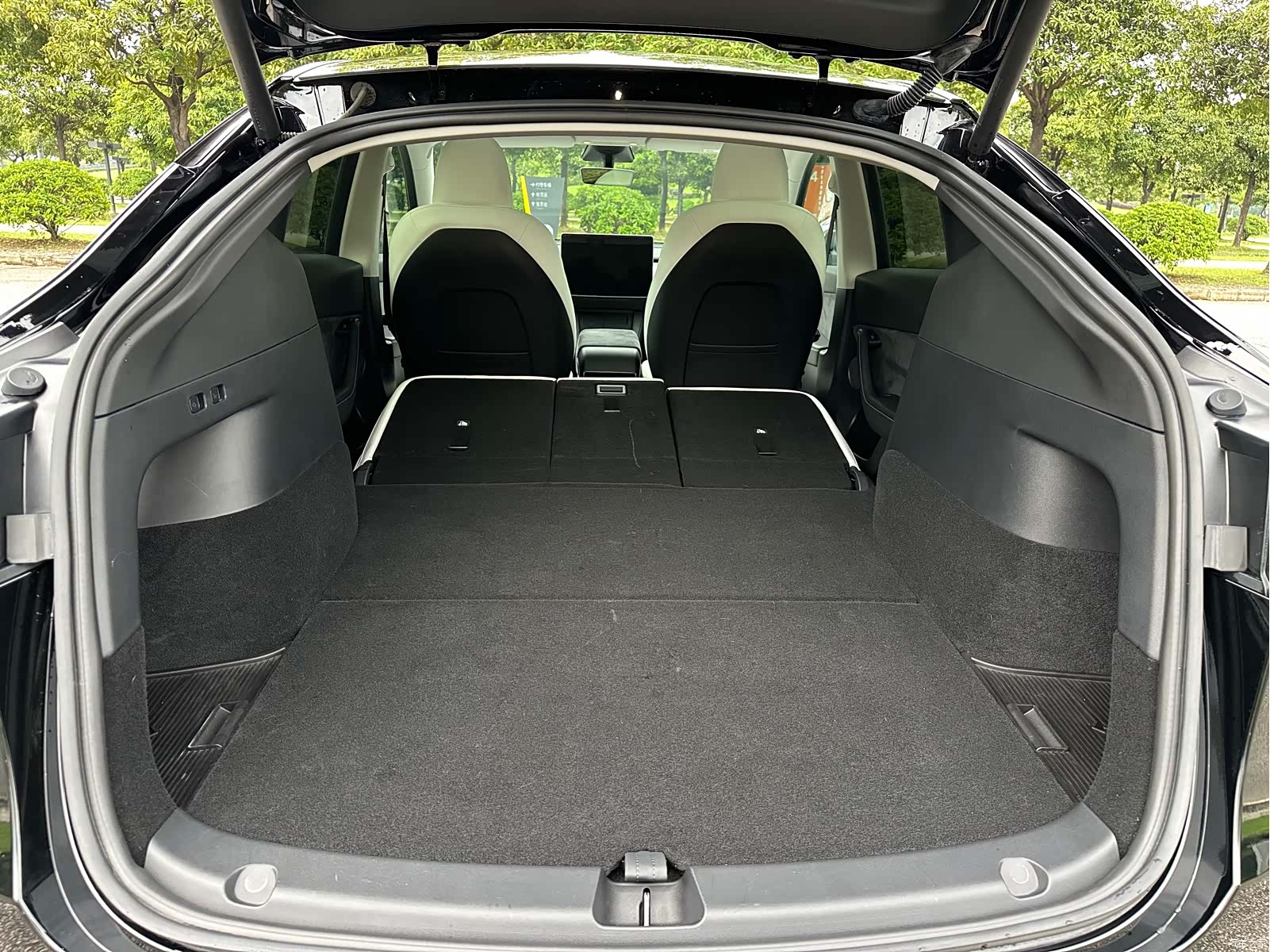 Tesla Model Y, 2022 21