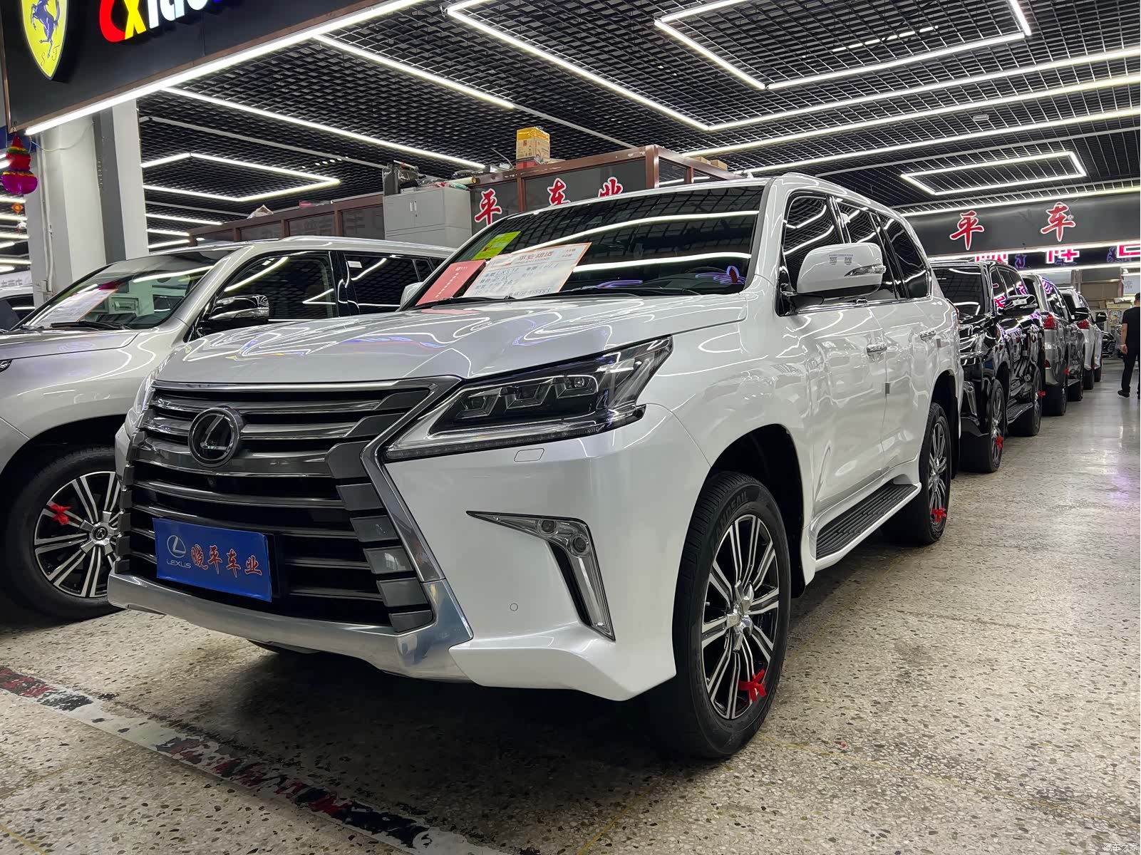 Lexus LX, 2016 1