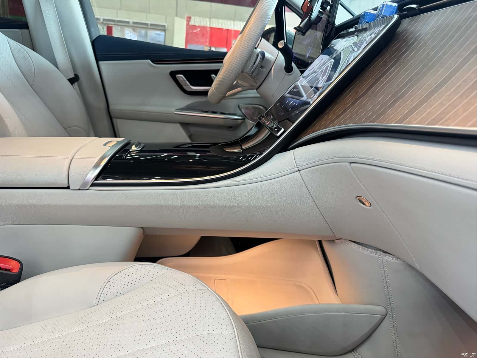Mercedes-Benz EQE, 2024 14