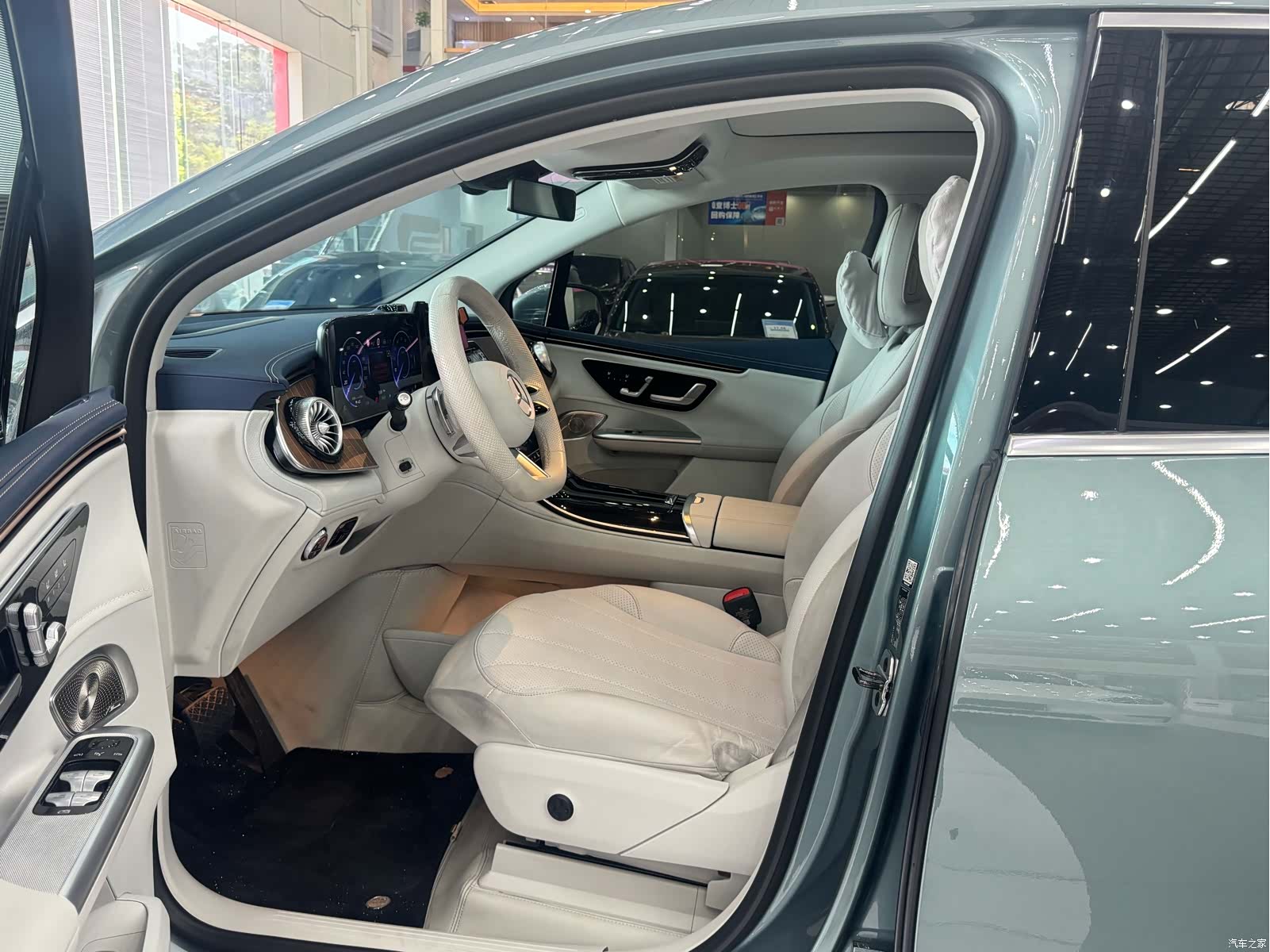 Mercedes-Benz EQE, 2024 19