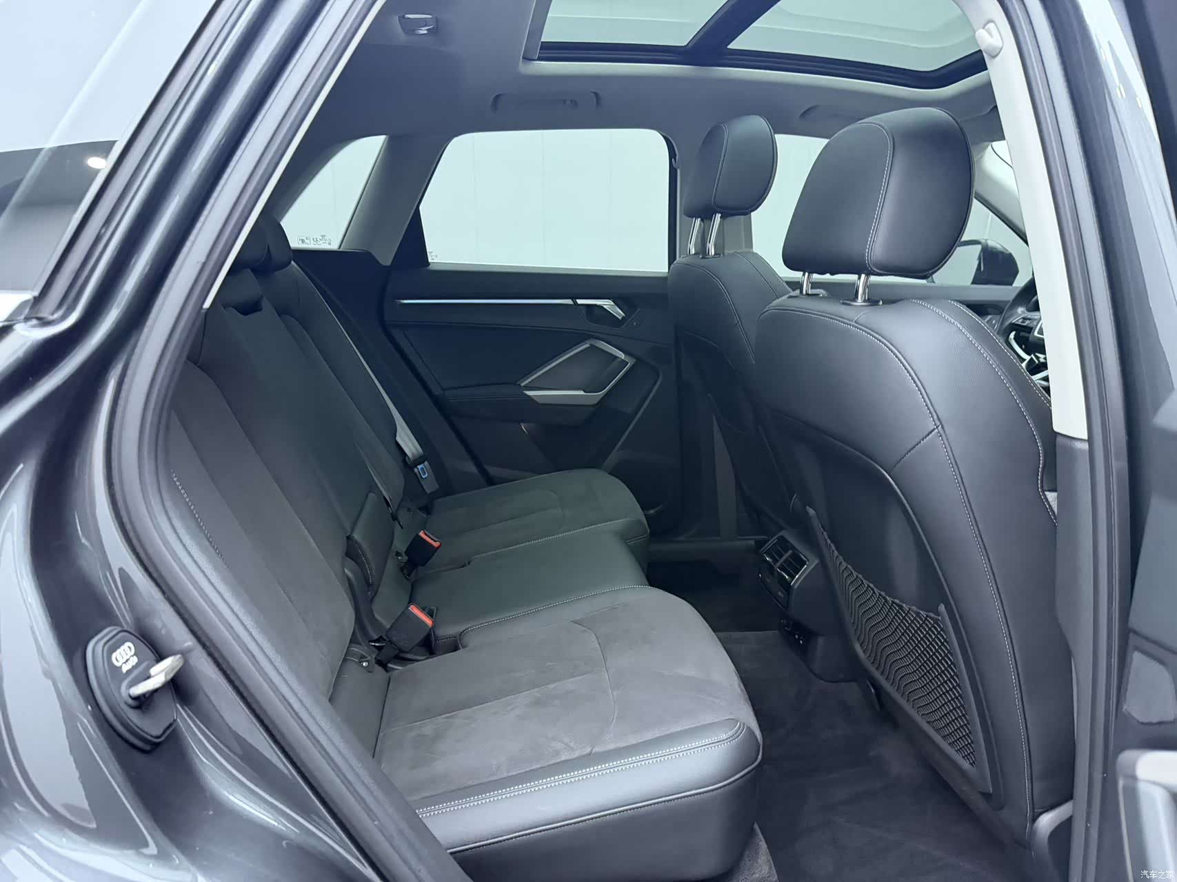 Audi Q3, 2022 10
