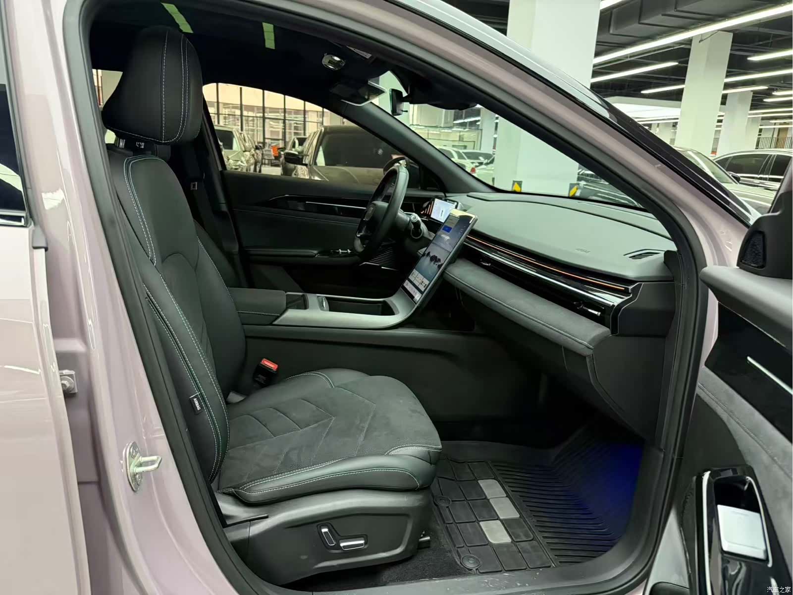 Geely Galaxy L6, 2024 11