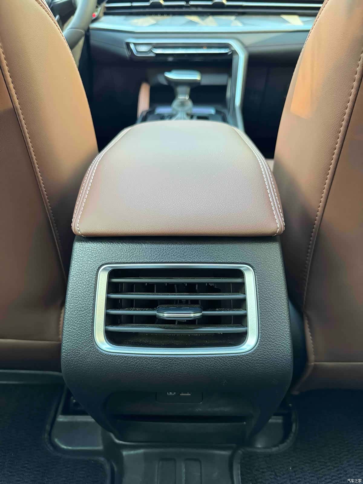 Geely X6, 2023 17