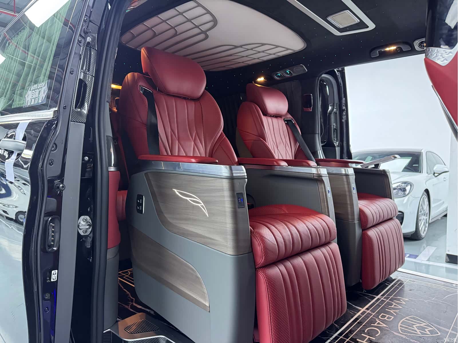 Mercedes-Benz 7, 2021 18