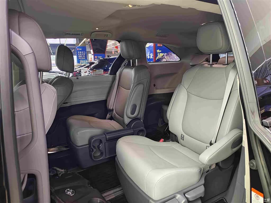 Toyota Granvia, 2024 11