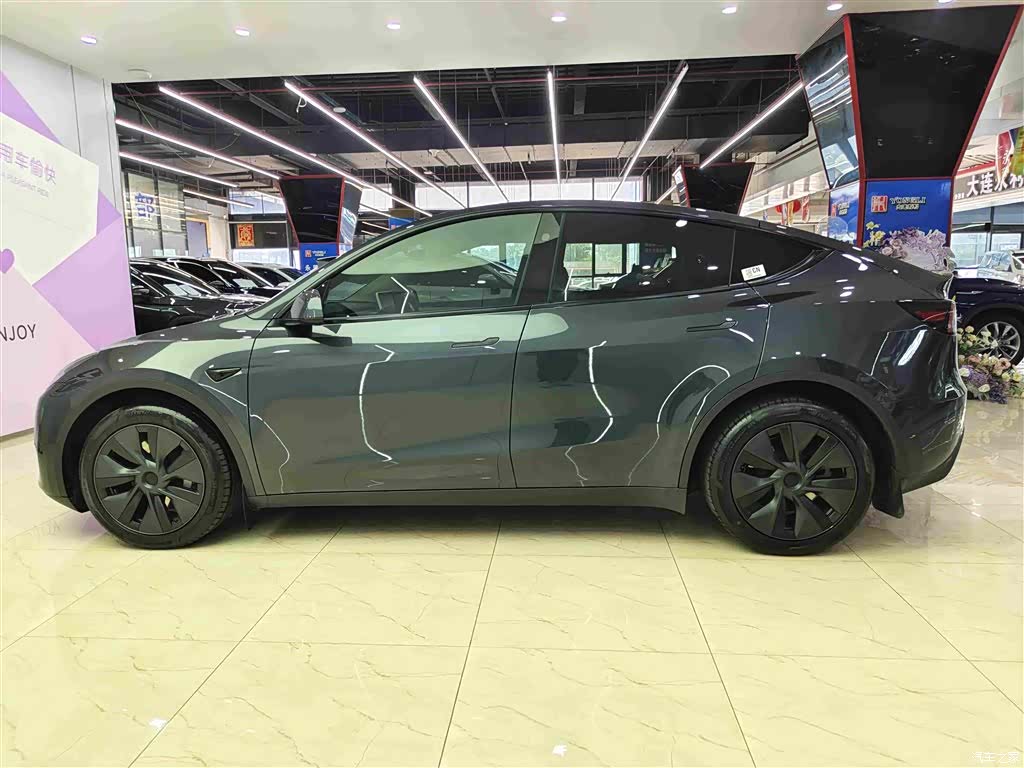 Tesla Model Y, 2025 7