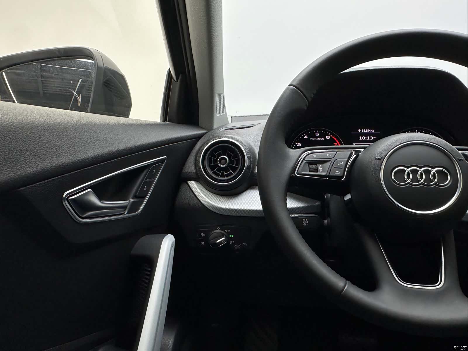 Audi Q2L, 2019 20