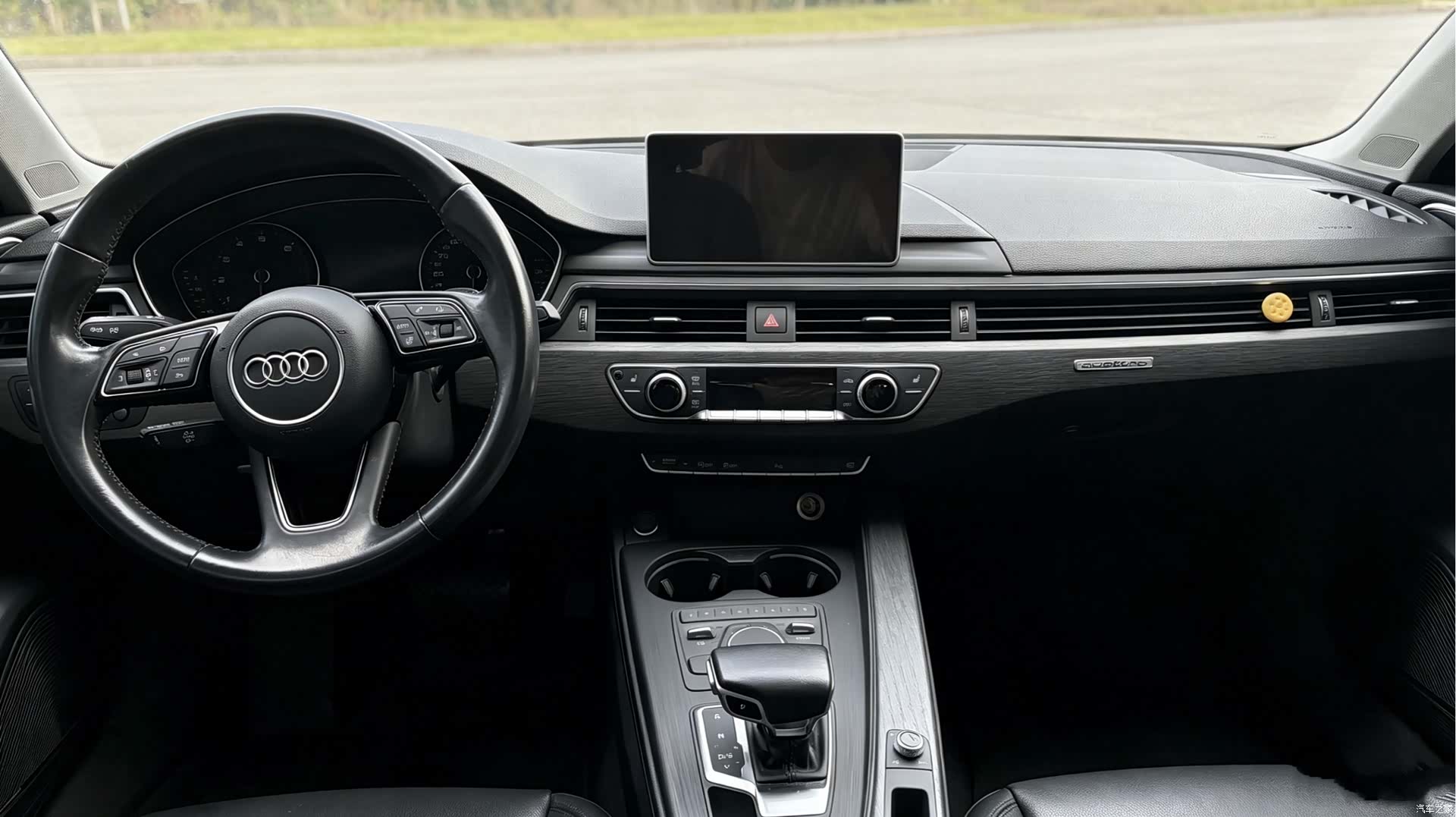 Audi A4L, 2017 все фото