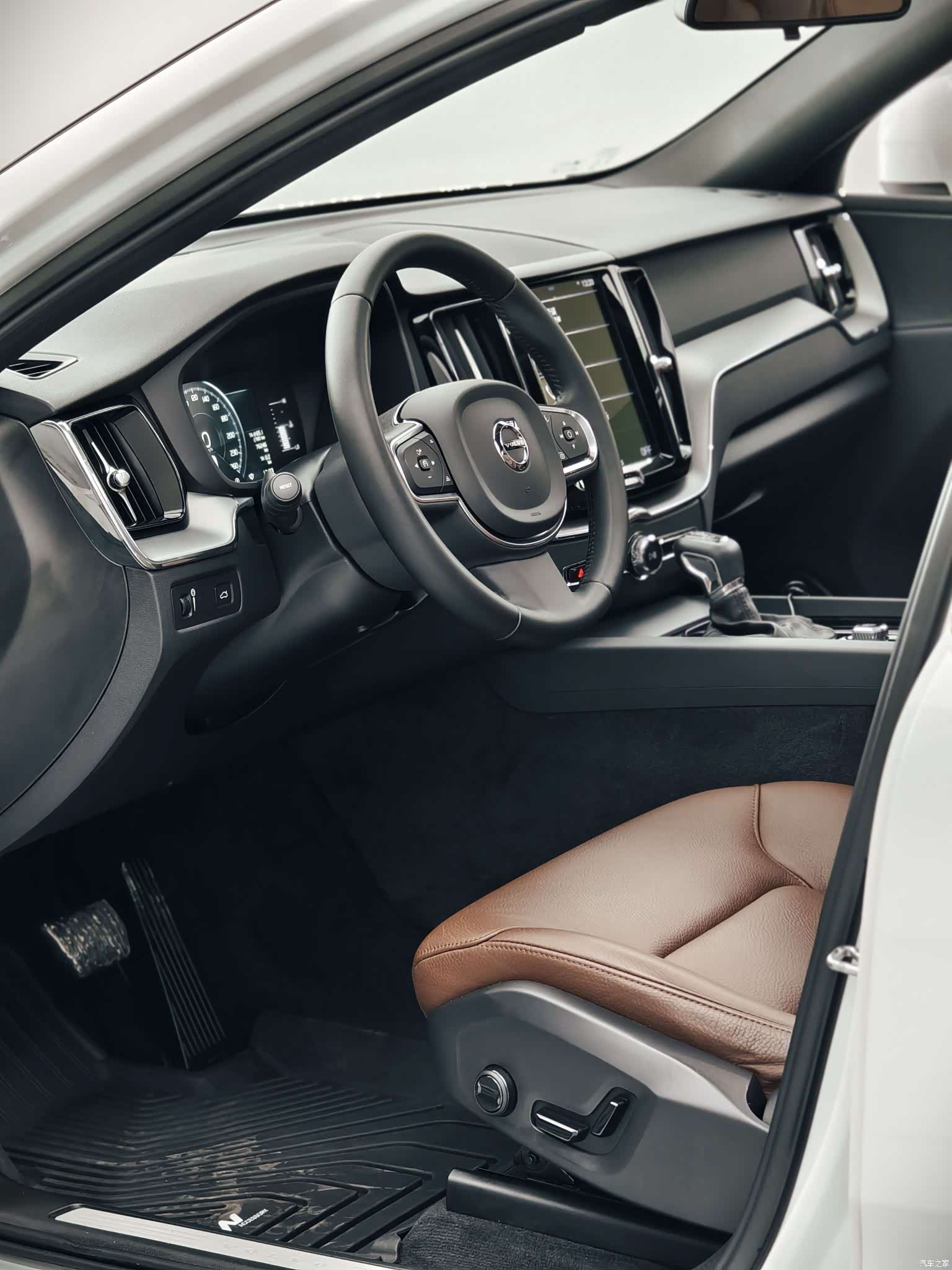 Volvo XC60, 2020 все фото